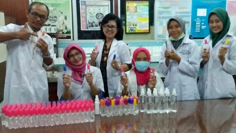 Teknik Kimia UNTAG Produksi Hand Sanitizer